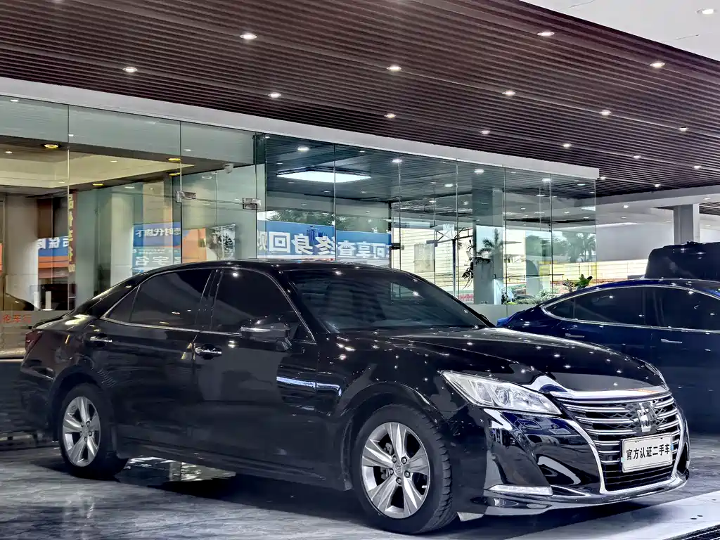 Toyota Crown 2016 — фото 3