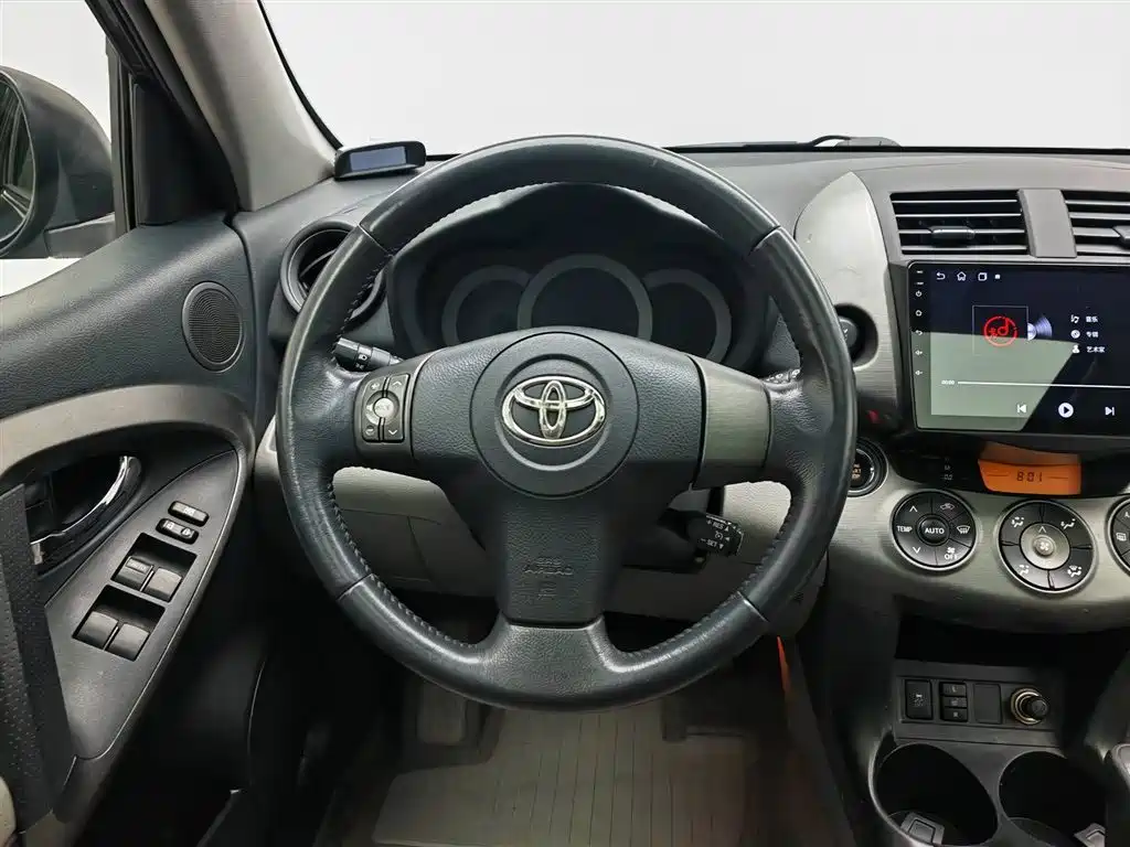 Toyota RAV4 2011 — фото 11
