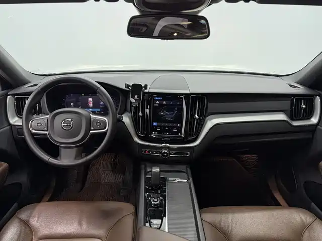 Volvo XC60 2023 — фото 7