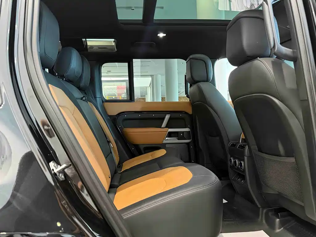 Land Rover Defender 2024 — фото 20