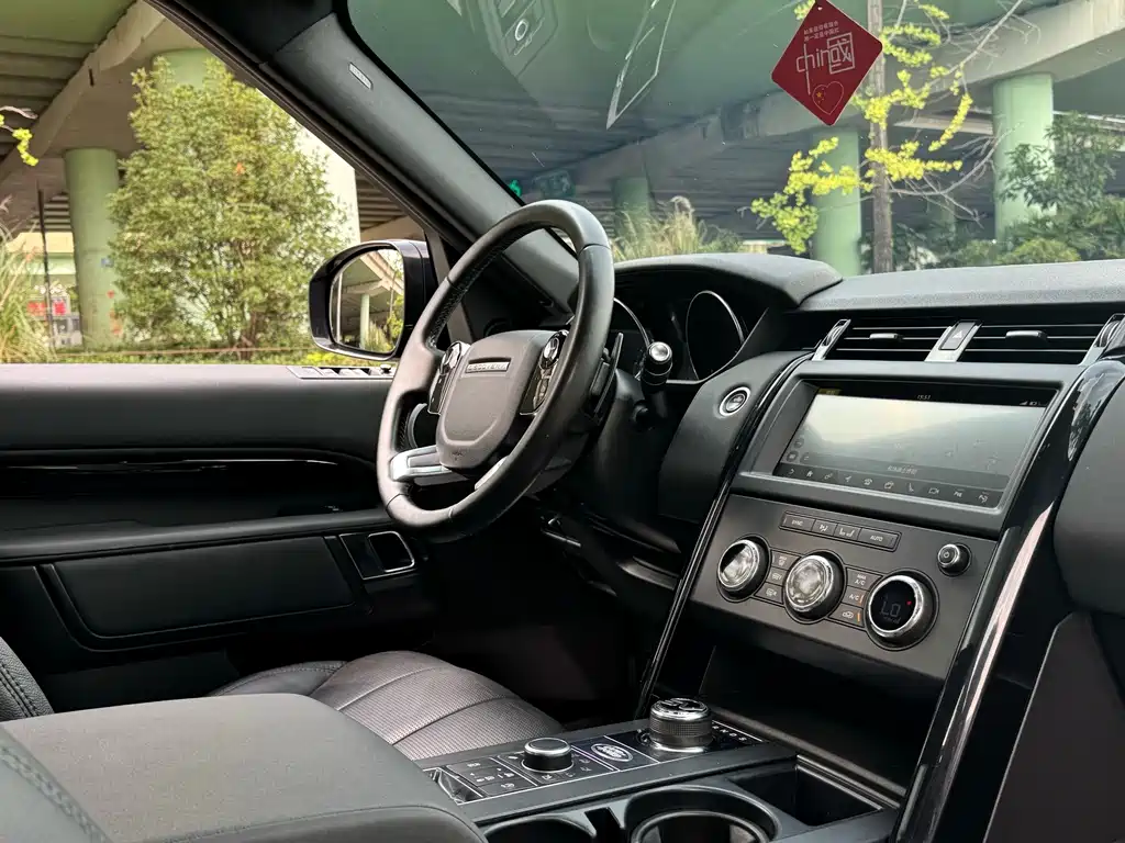 Land Rover Discovery 2019 — фото 17