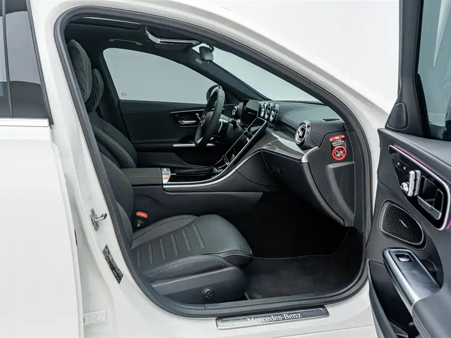 Mercedes-Benz C-Class 2025 — фото 18