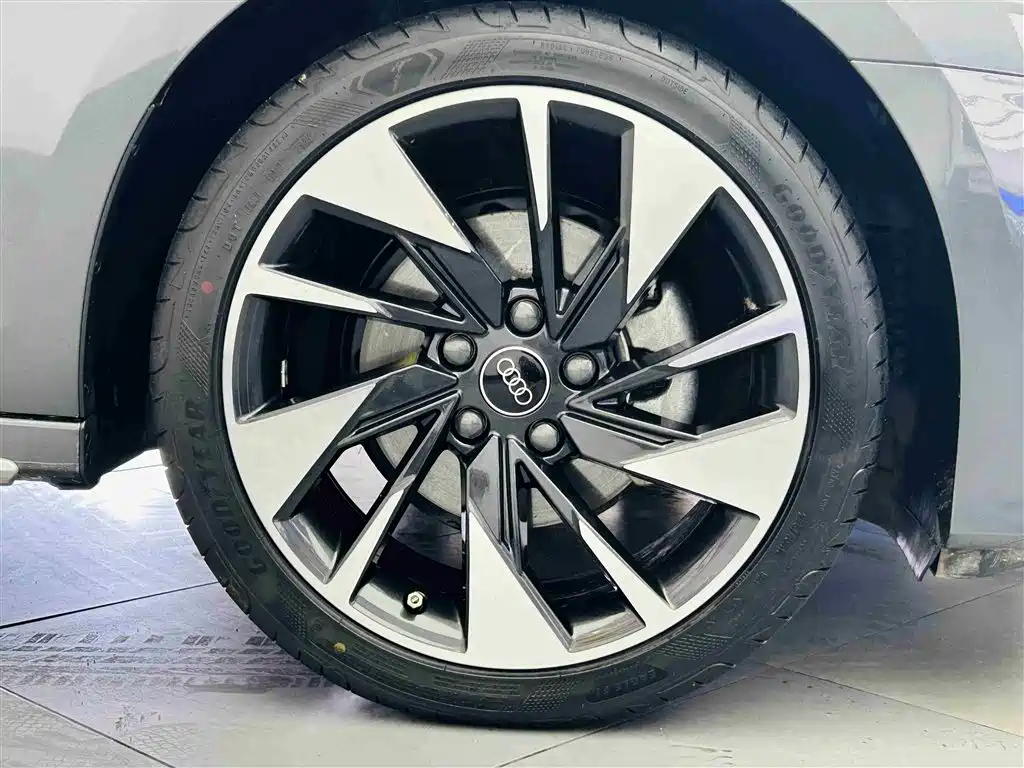 Audi A3 2023 — фото 10