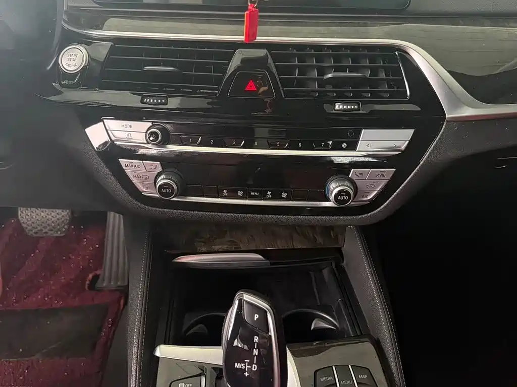 BMW 5 Series 2021 — фото 12
