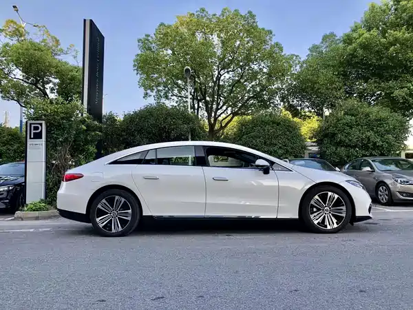 Mercedes-Benz EQS 2025