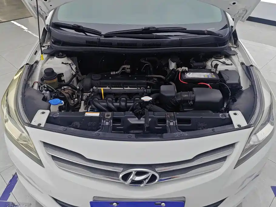 Hyundai Accent 2014 — фото 10