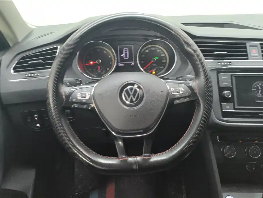 Volkswagen Tiguan L 2021 — фото 15