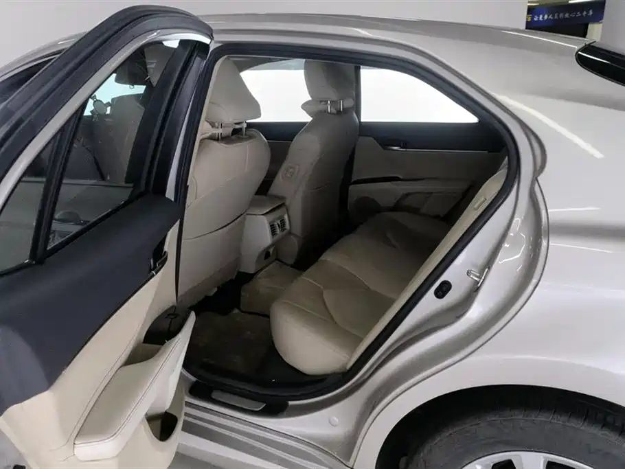Toyota Camry 2020 — фото 11