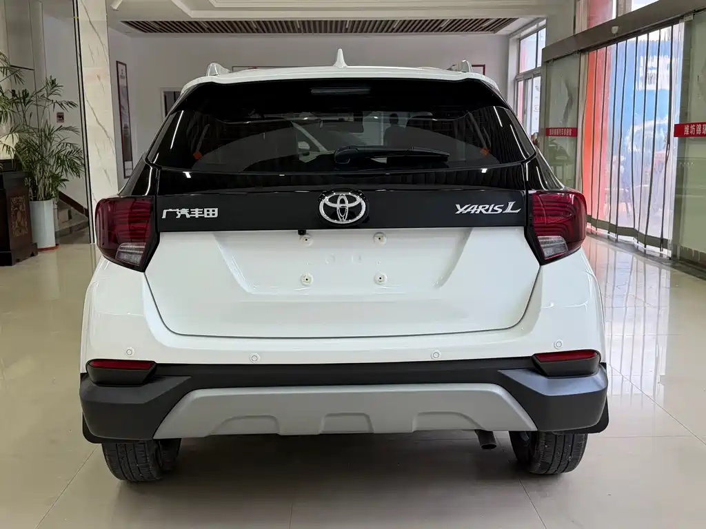 Toyota Yaris L 2022 — фото 5