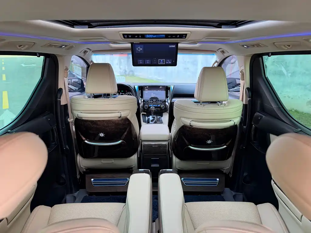 Toyota Vellfire 2022 — фото 9