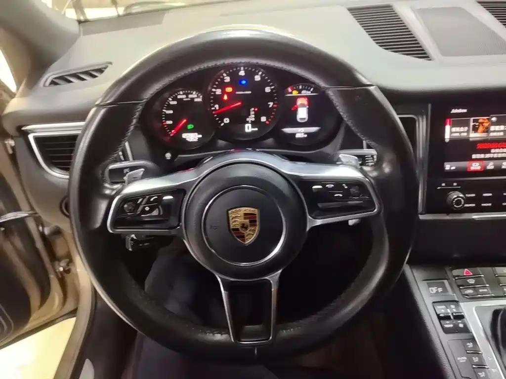 Porsche Macan 2016 — фото 11