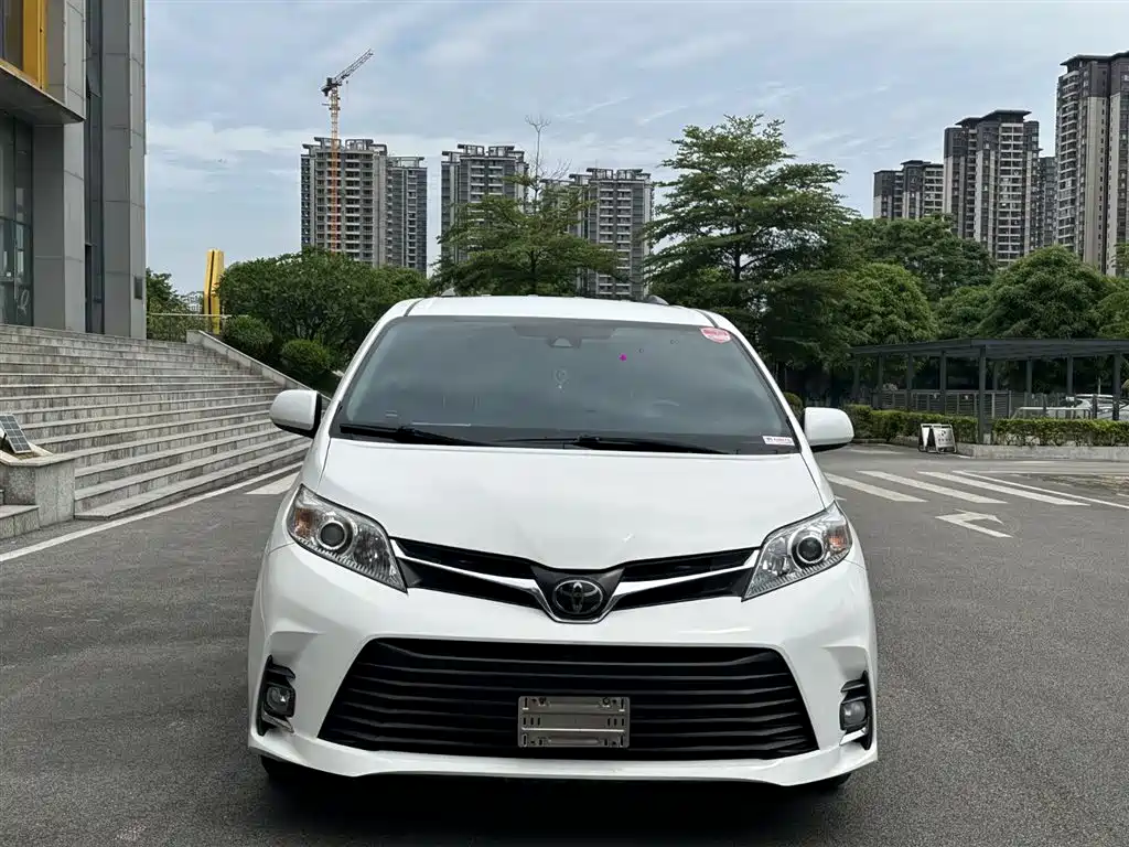 Toyota Sienna 2018 — фото 2