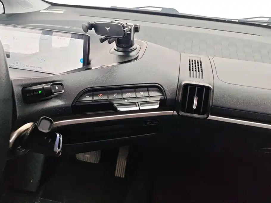 Baojun Kiwi EV 2022 — фото 13