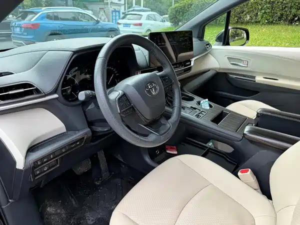 Toyota Granvia 2023