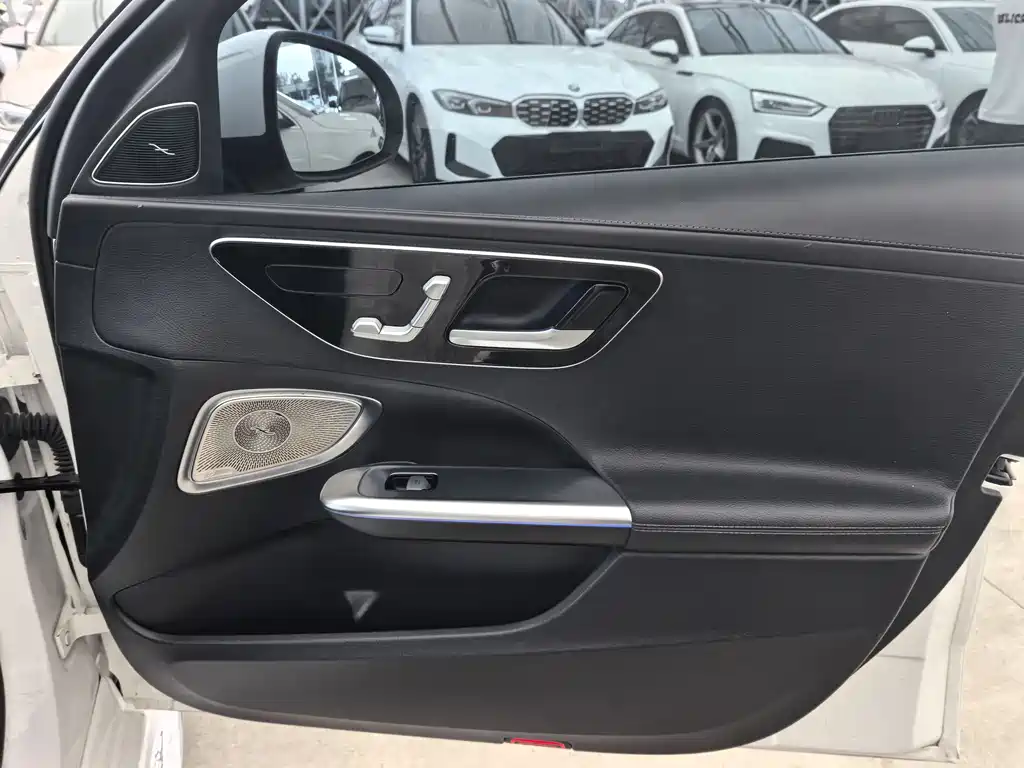 Mercedes-Benz C-Class 2023 — фото 24