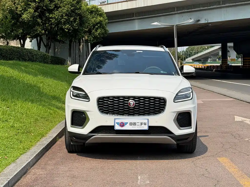 Jaguar E-PACE 2024 — фото 2