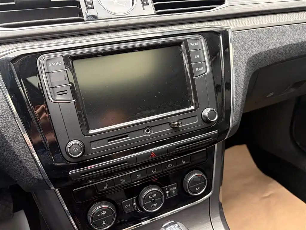 Volkswagen Passat 2018 — фото 13