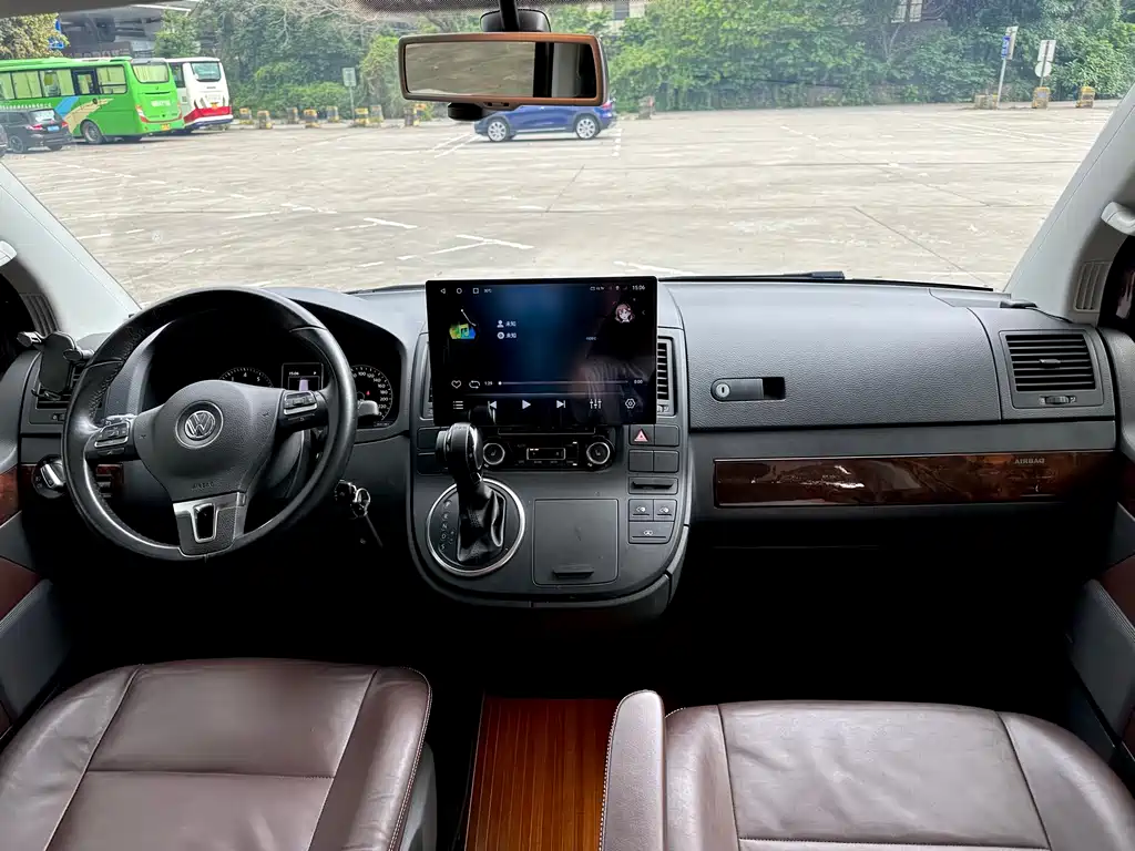 Volkswagen Multivan 2015 — фото 10