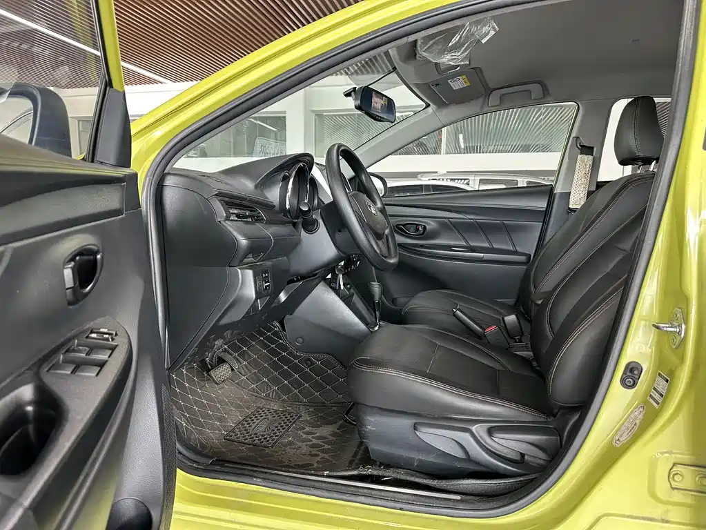 Toyota Yaris L 2019 — фото 8