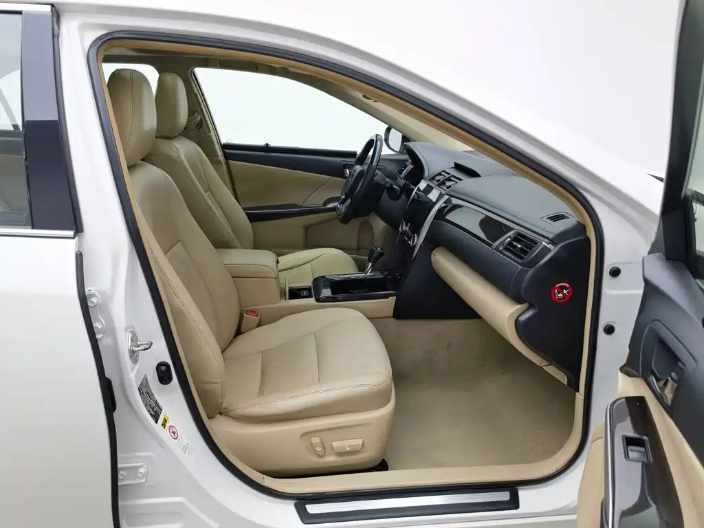 Toyota Camry 2015 — фото 23