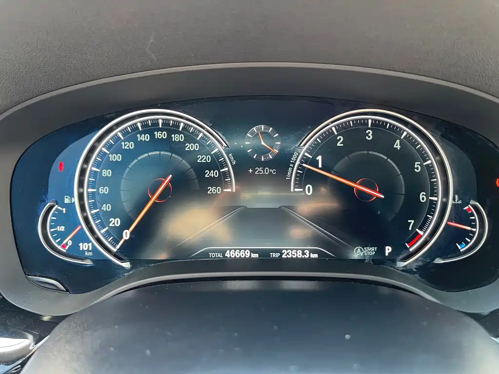 BMW 5 Series 2018 — фото 24