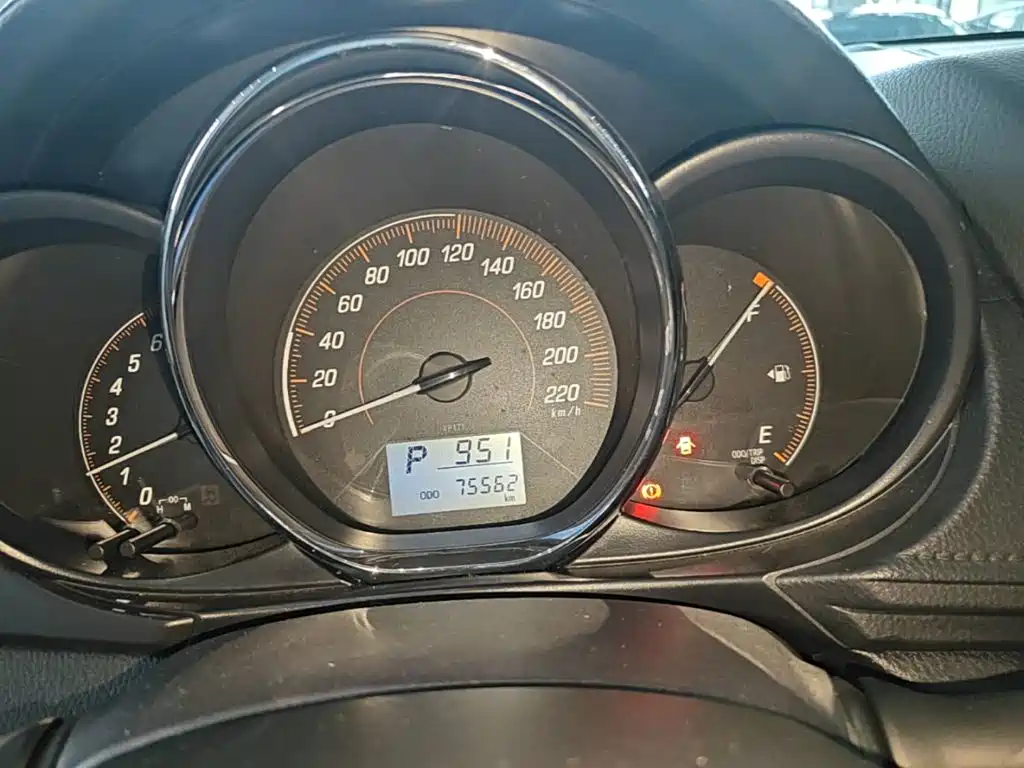 Toyota Yaris L 2021 — фото 12