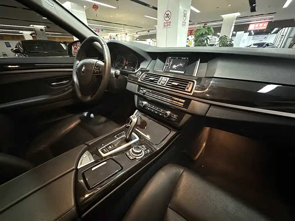 BMW 5 Series 2014 — фото 16