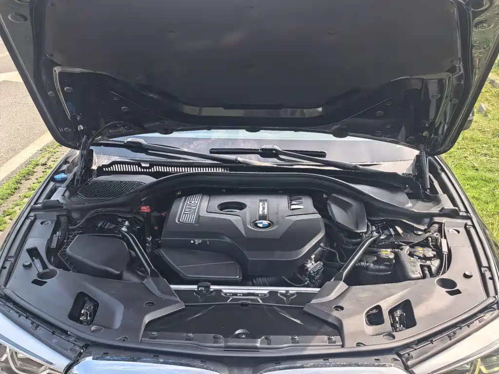 BMW 5 Series 2019 — фото 10