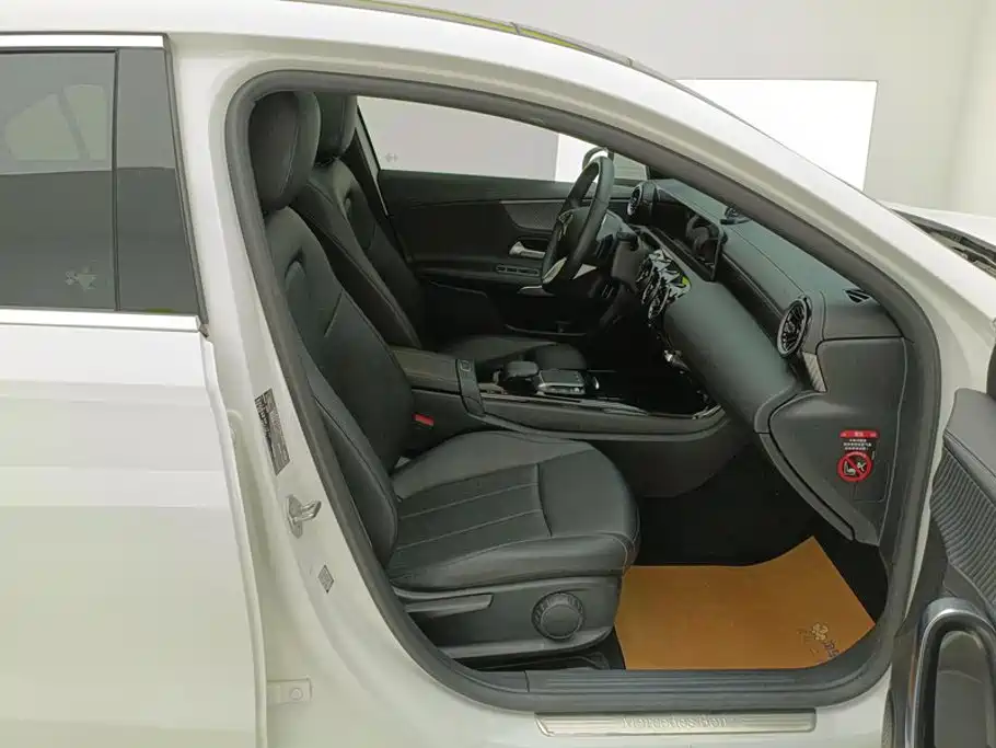 Mercedes-Benz A-Class 2023 — фото 8