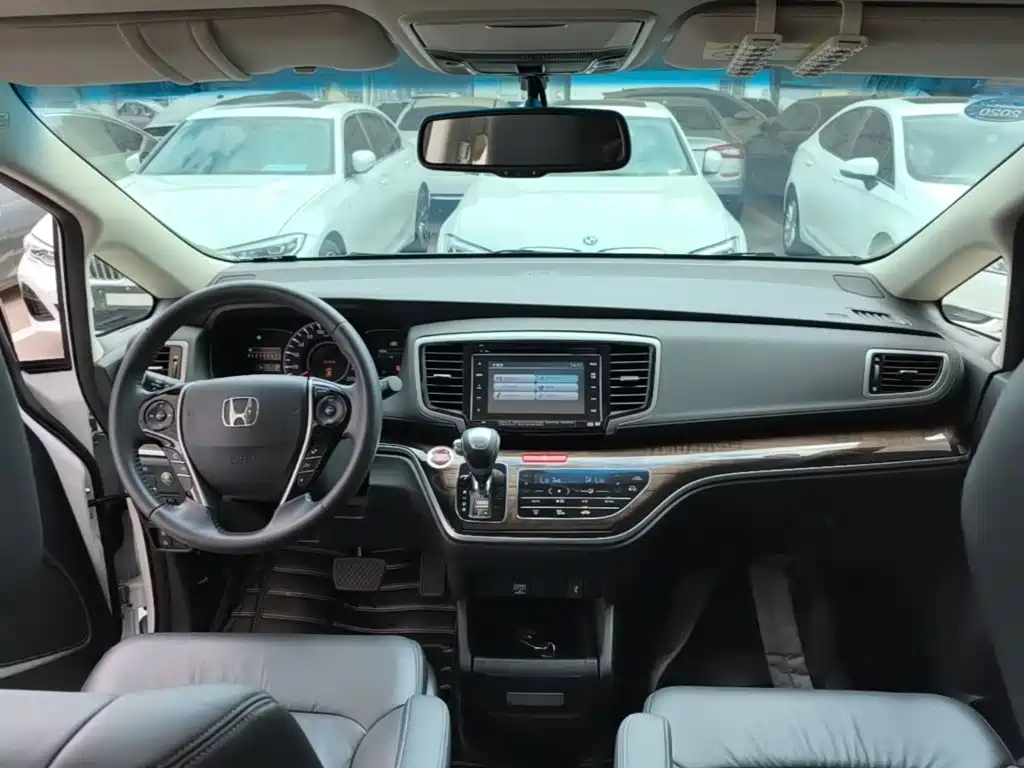 Honda Odyssey 2018 — фото 10