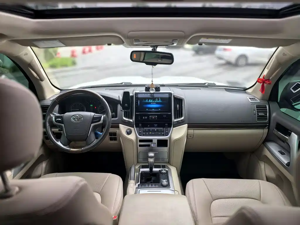 Toyota Land Cruiser 2020 — фото 9
