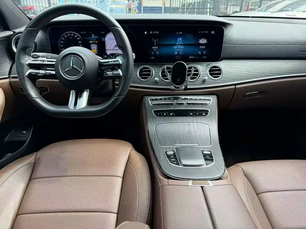 Mercedes-Benz E-Class 2021 — фото 13