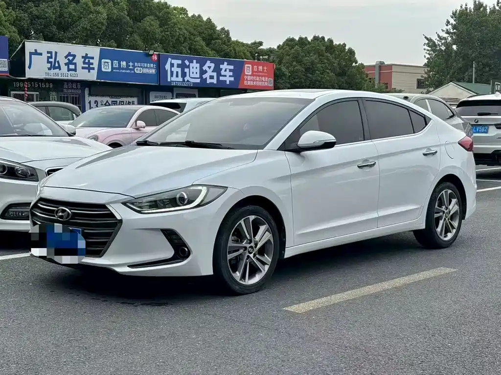 Hyundai Elantra 2019 — фото 1