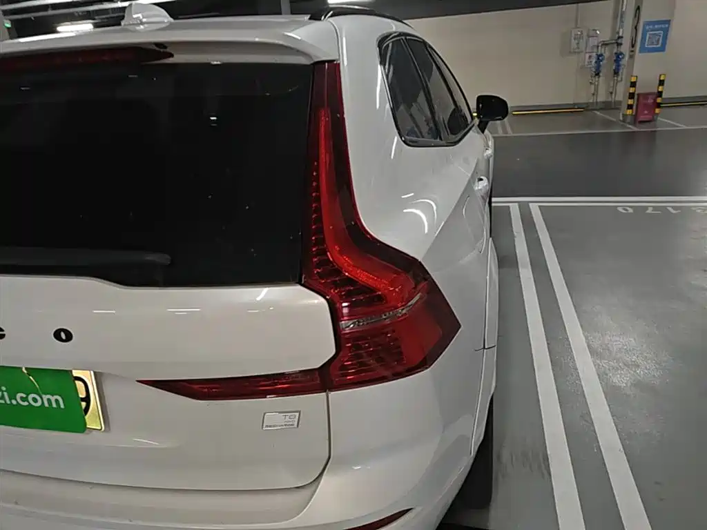 Volvo XC60 PHEV 2020 — фото 8