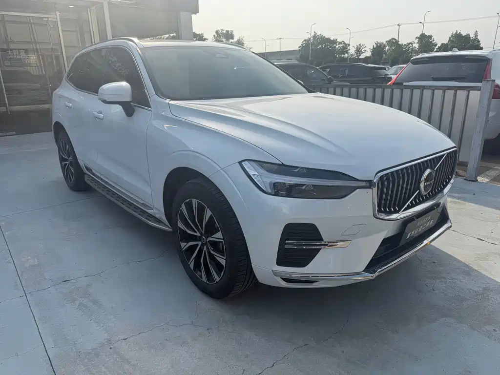 Volvo XC60 2022 — фото 3
