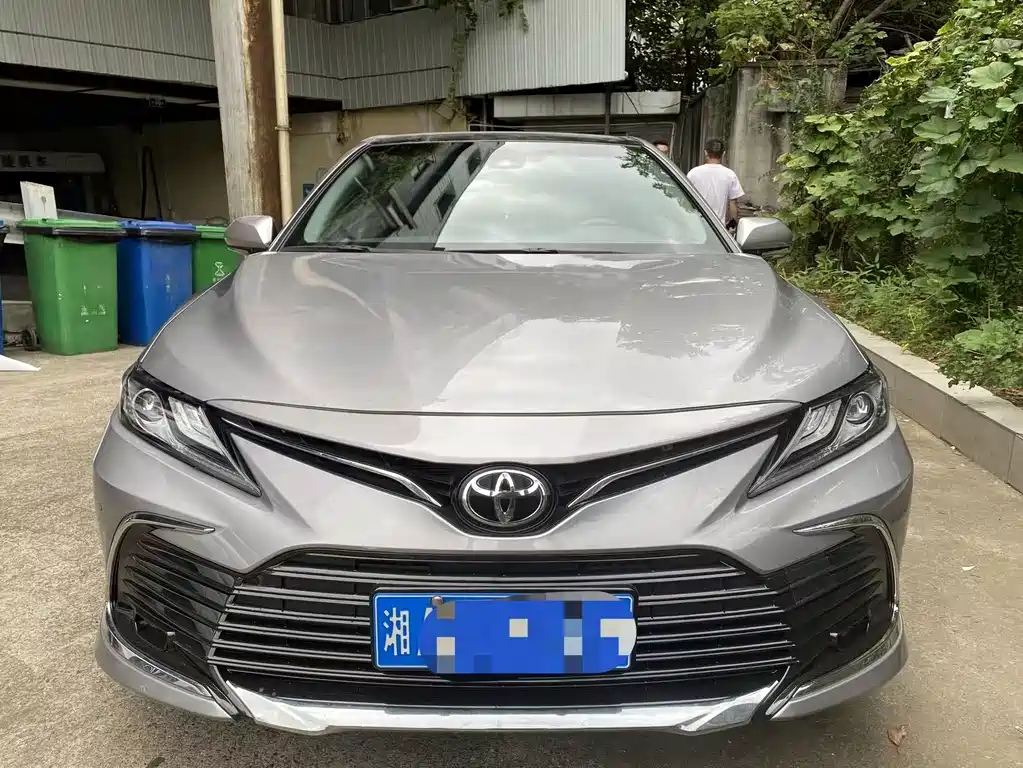 Toyota Camry 2023 — фото 2