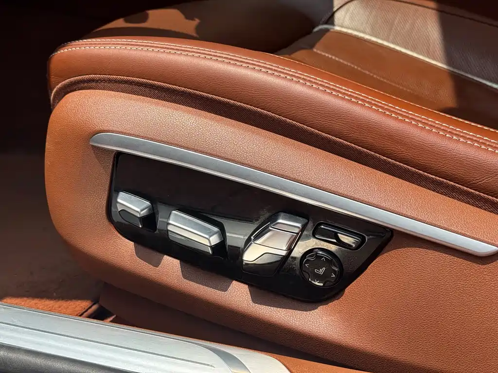 BMW 7 Series 2019 — фото 12