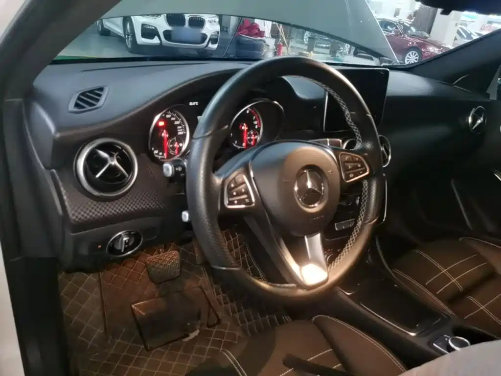 Mercedes-Benz A-Class 2017 — фото 10