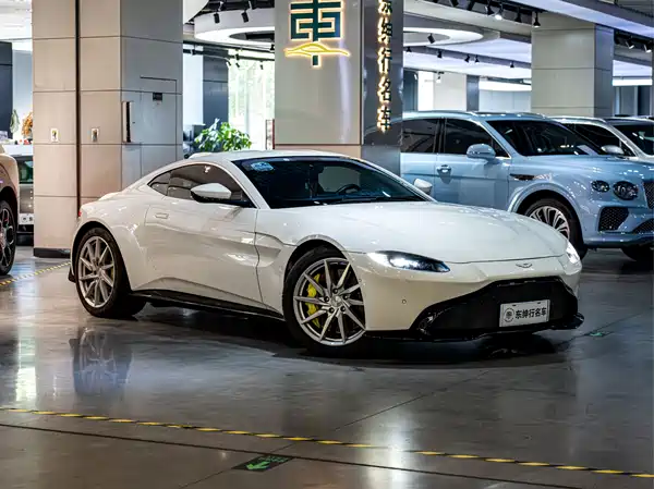 Aston Martin V8 Vantage 2019