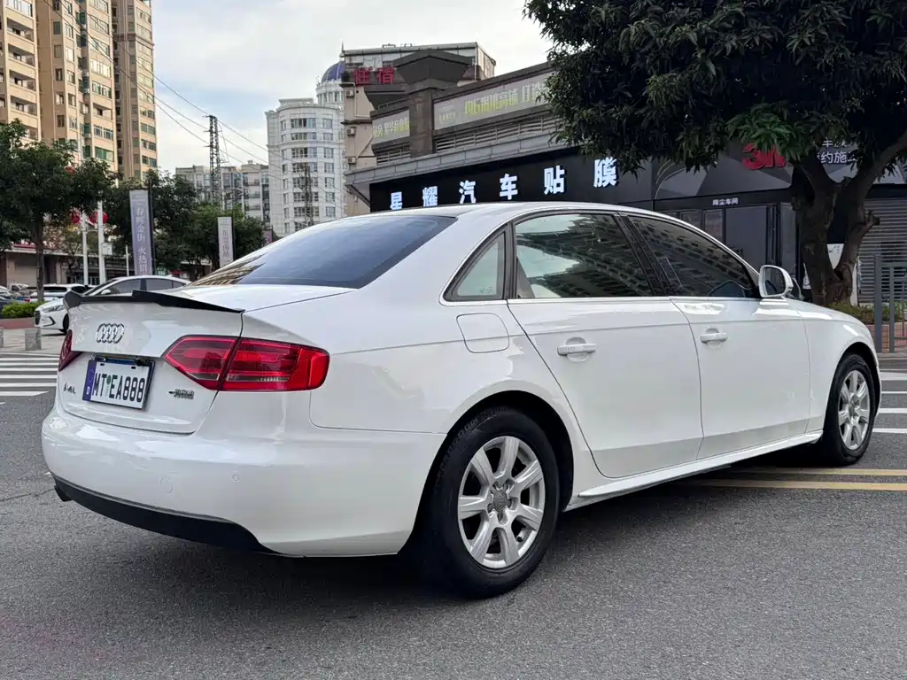 Audi A4L 2012