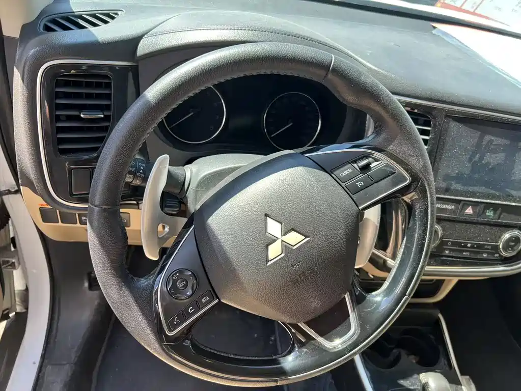 Mitsubishi Outlander 2018 — фото 10