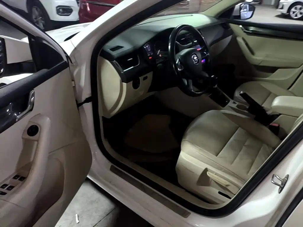 Skoda Octavia 2015 — фото 16
