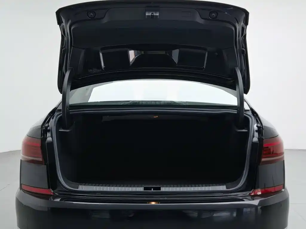 Volkswagen Passat Plug-In Hybrid 2023 — фото 16