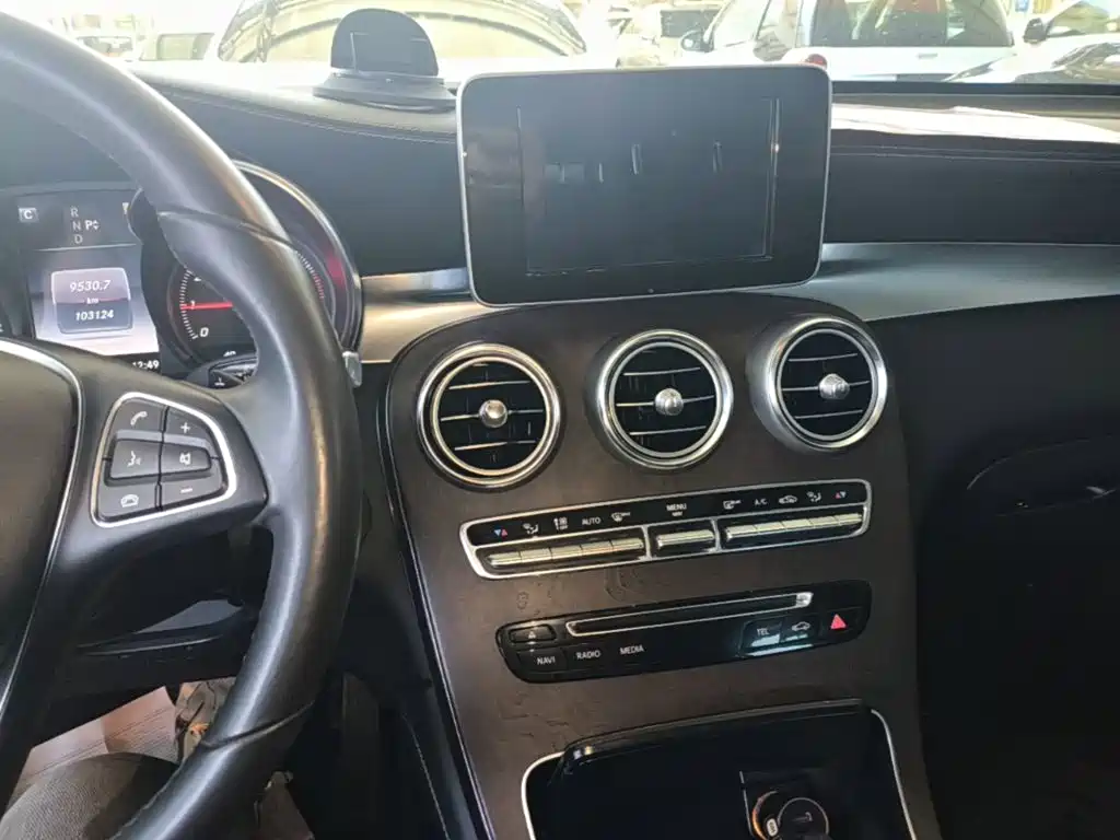 Mercedes-Benz GLC 2017 — фото 13