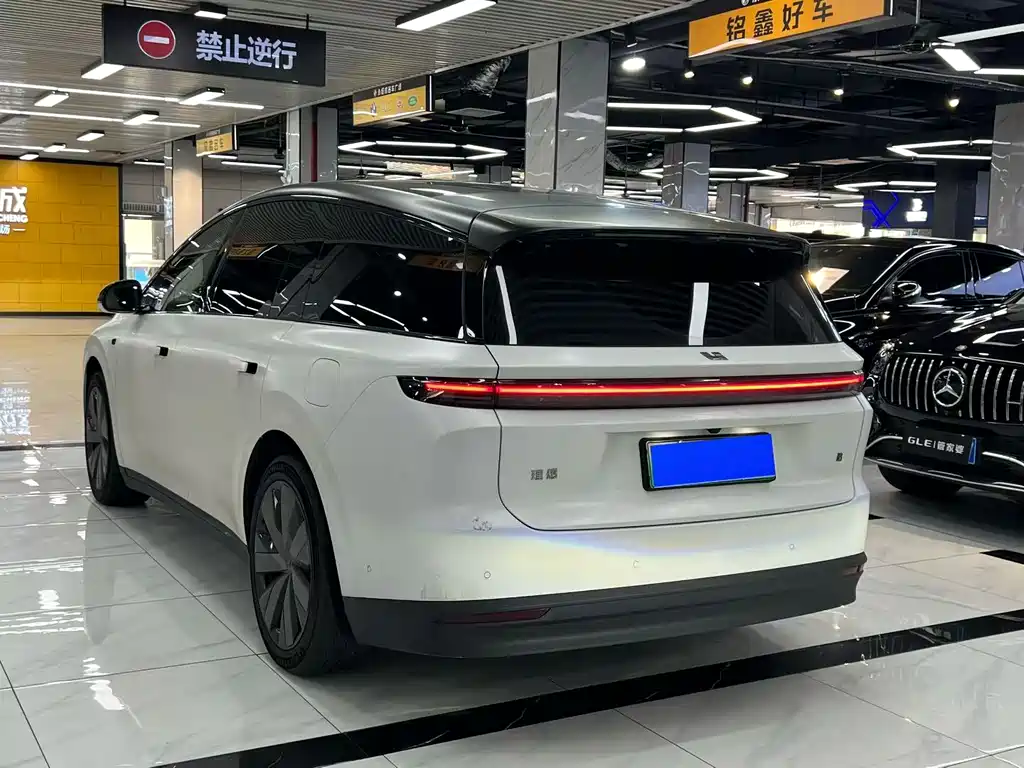 Li Auto i8 2025 — фото 9