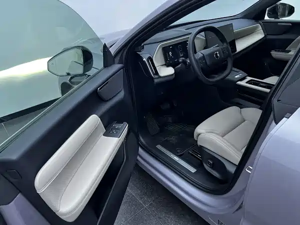 Volvo XC70 Plug-In Hybrid 2025
