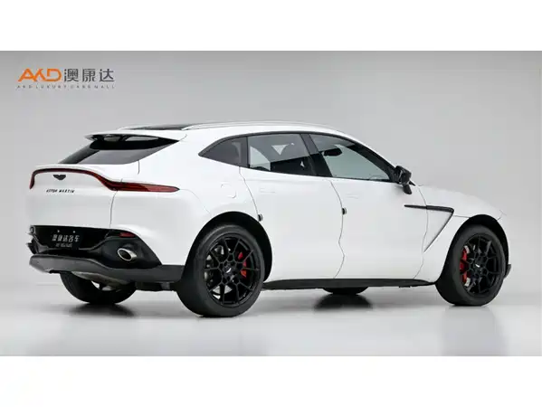 Aston Martin DBX 2024