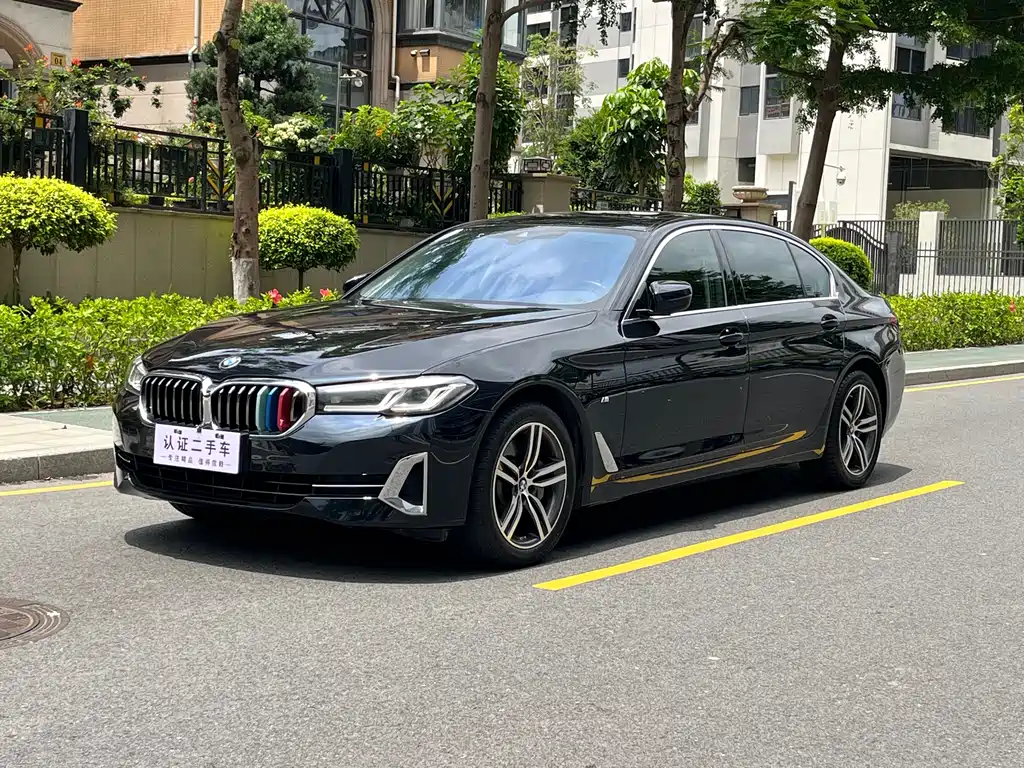 BMW 5 Series 2022 — фото 1