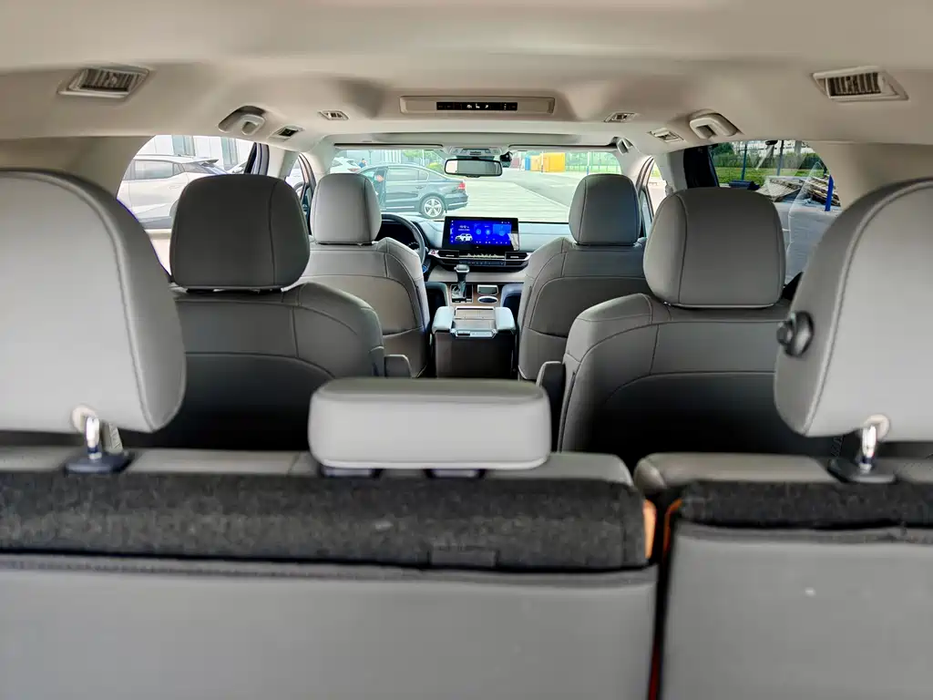 Toyota Sienna 2023 — фото 20