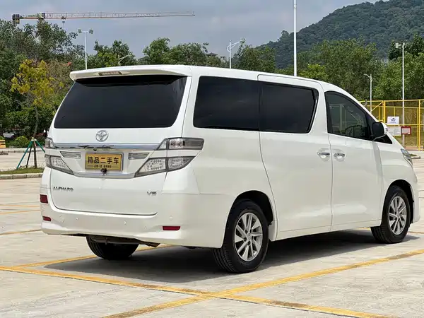 Toyota Alphard 2012